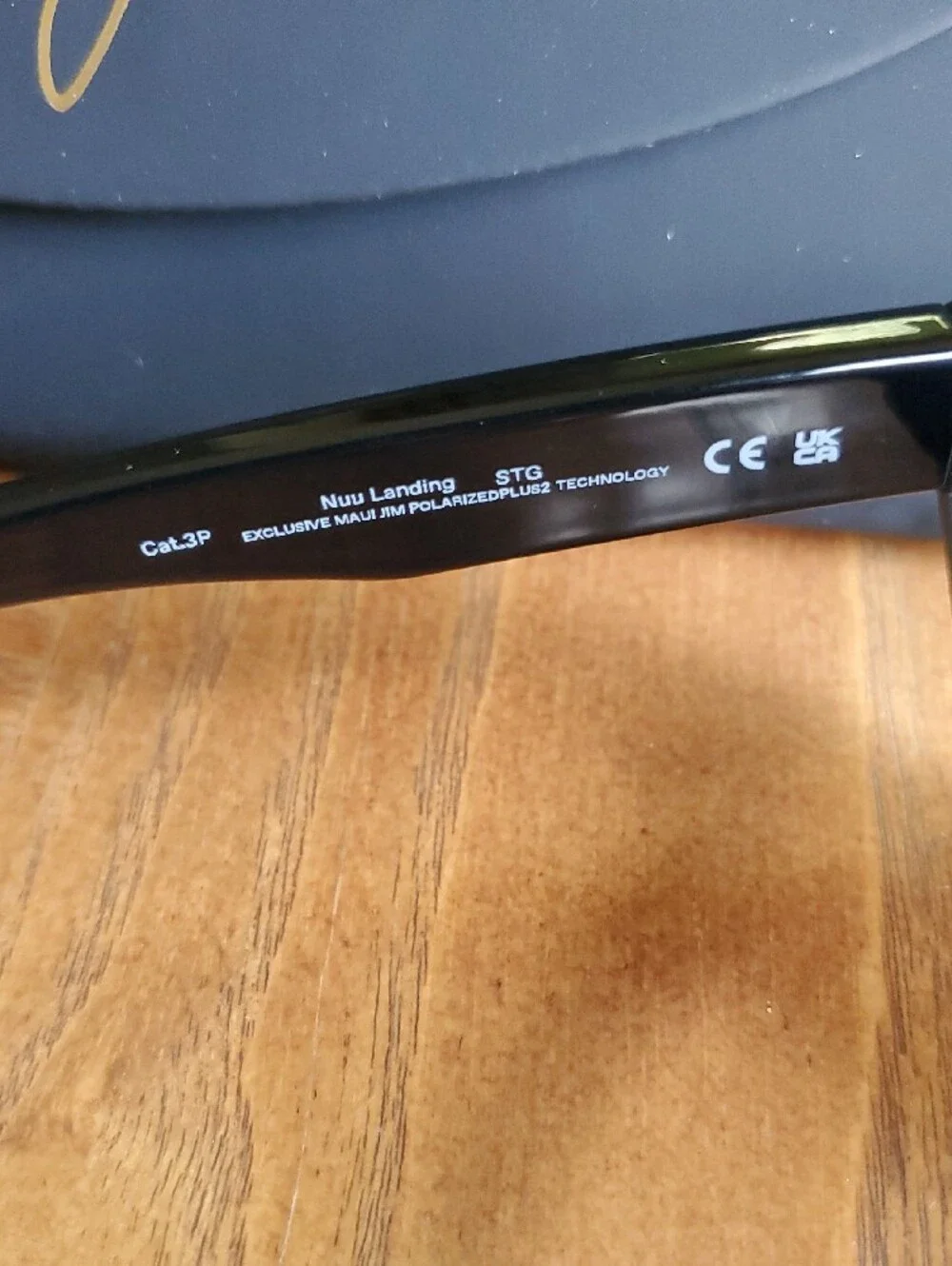 Maui Jim Black Nuu Landing Polarized Sunglasses with Case And Cleaning Cloth